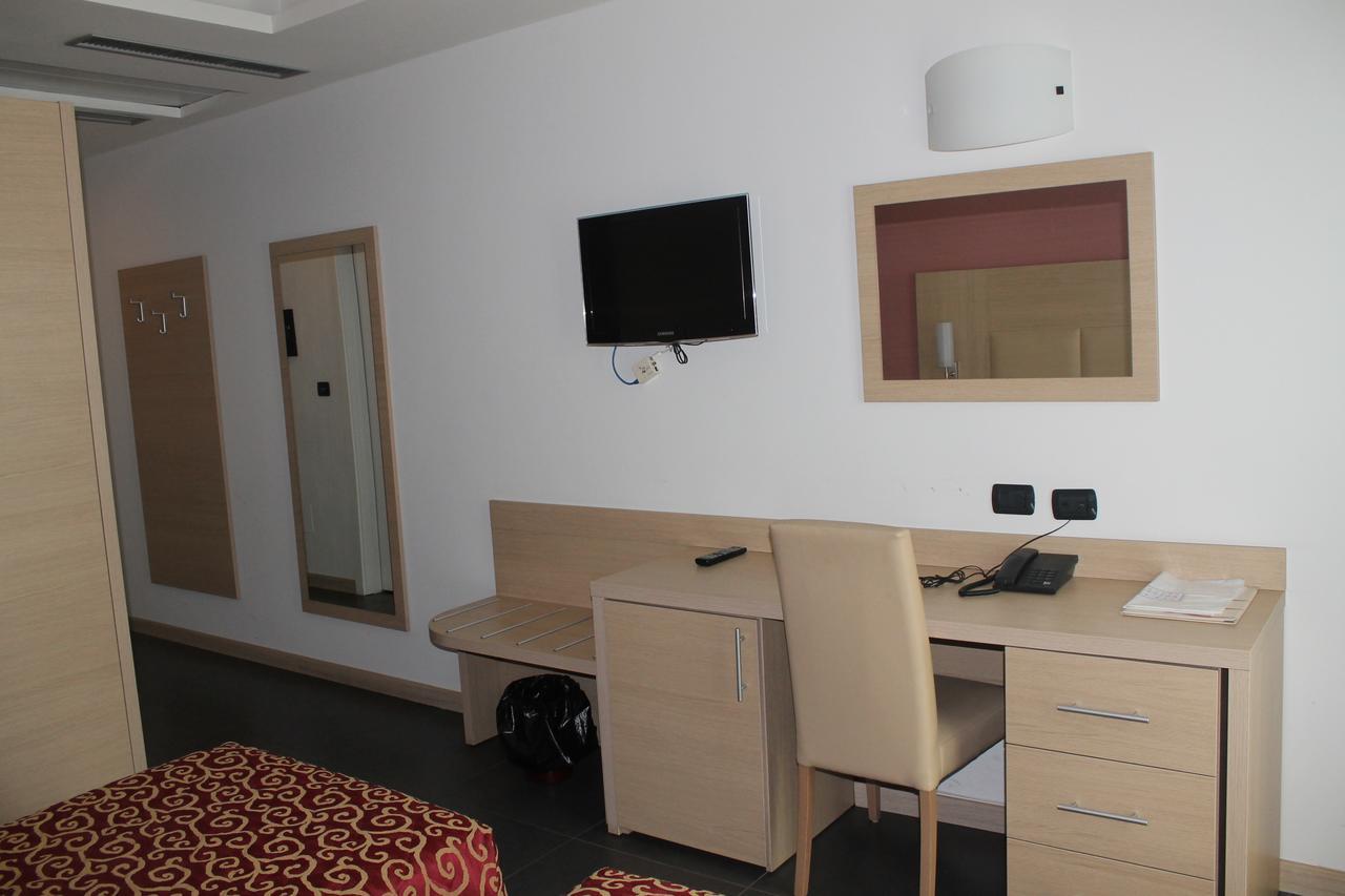 Hotel Eridano Sannazzaro de' Burgondi Zimmer foto