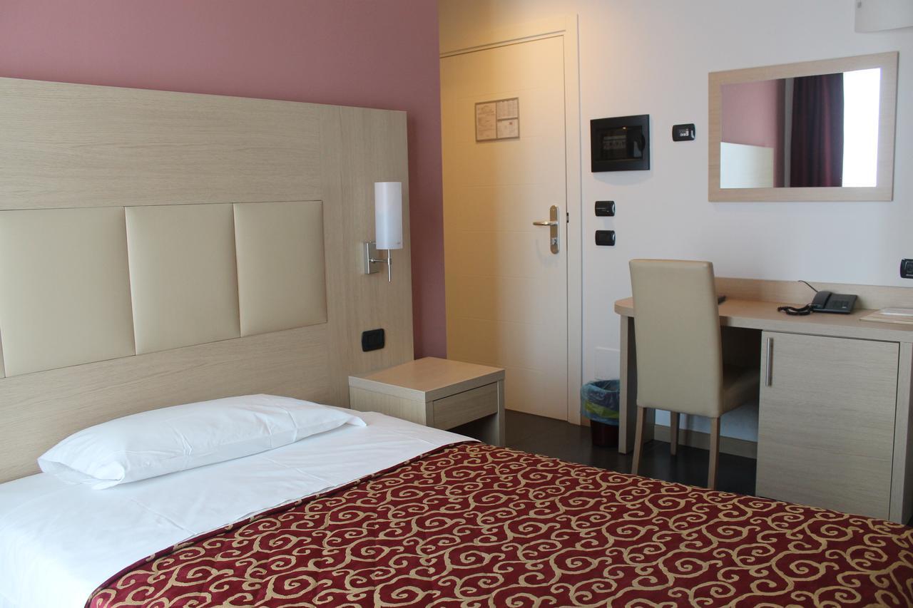 Hotel Eridano Sannazzaro de' Burgondi Zimmer foto