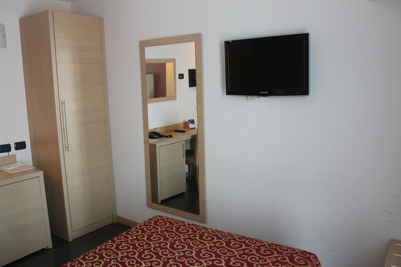 Hotel Eridano Sannazzaro de' Burgondi Zimmer foto